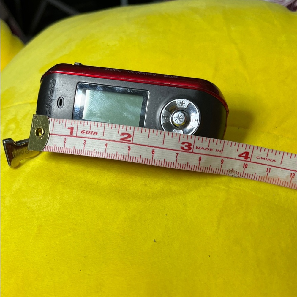 Red Portable MP3/Voice Player with Direct Encoding and Built-In Mic - Picture 10 of 13